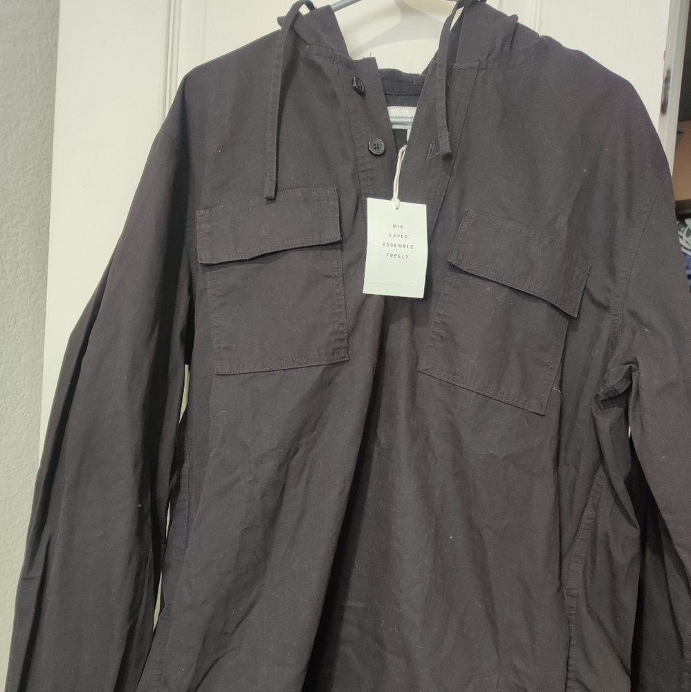 FREE ASSEMBLY - BLK Men's Hooded Popover Shirt Size M. *NWT*